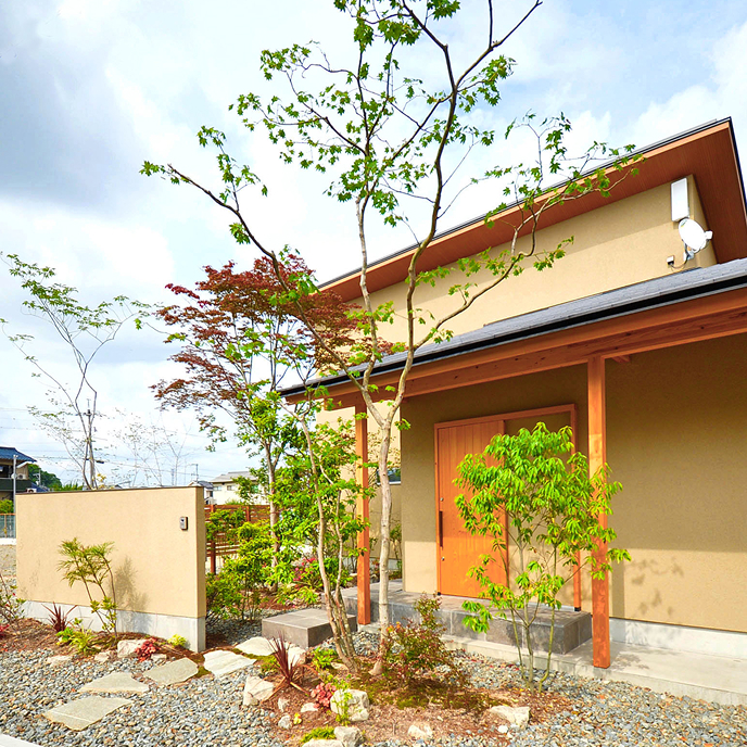 風景と暮らす池畔の家